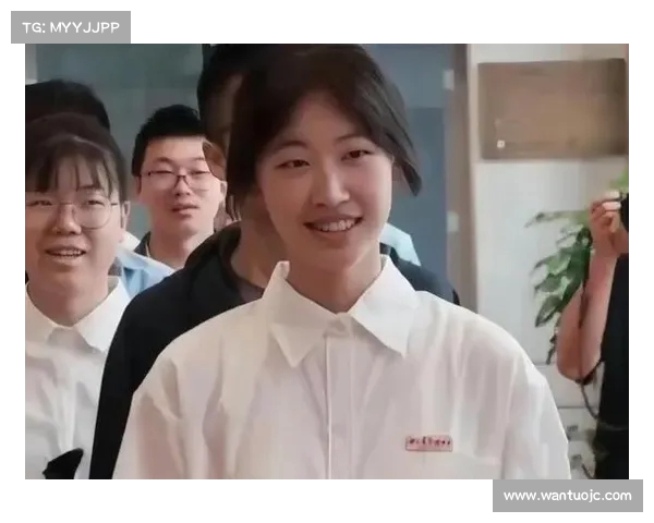 浙江高考状元诞生,总分!她以智慧与美貌并存的风采引领学霸潮流 浙江高考状元诞生,总分!她以智慧与美貌并存的风采引领学霸潮流